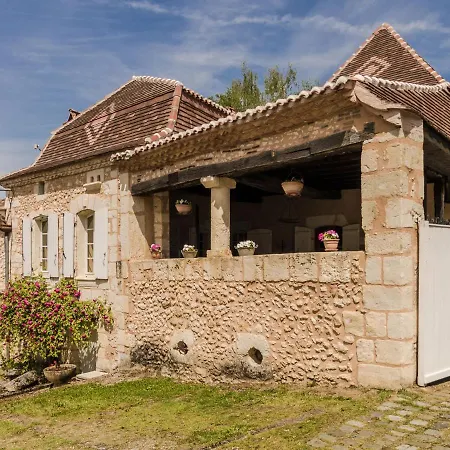 Charming In With Pool Holiday home