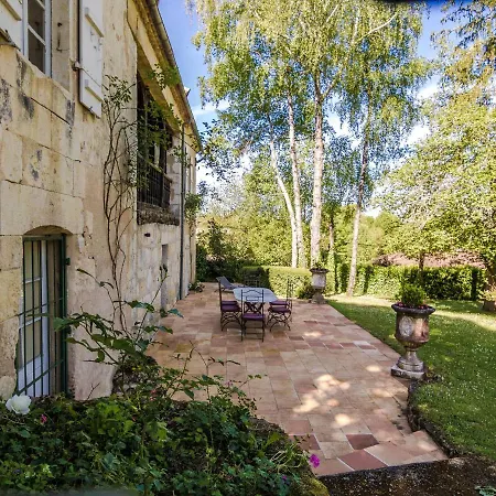 Charming In With Pool Holiday home *