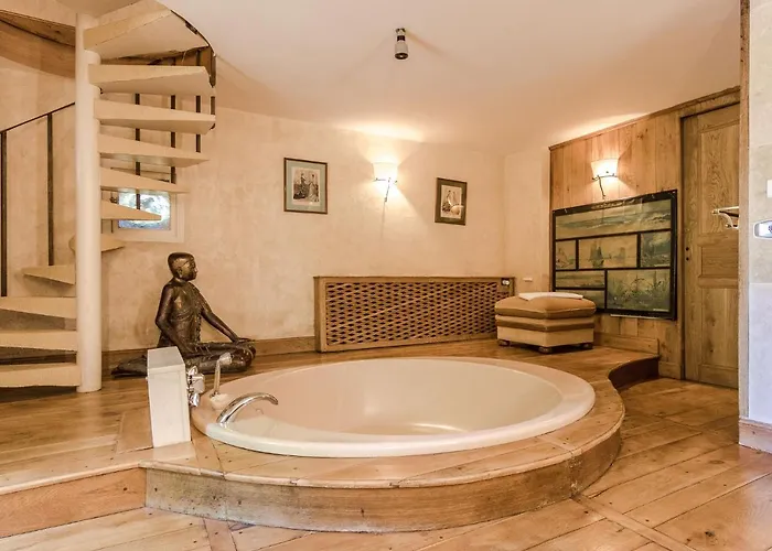 Mansion In With Private Pool